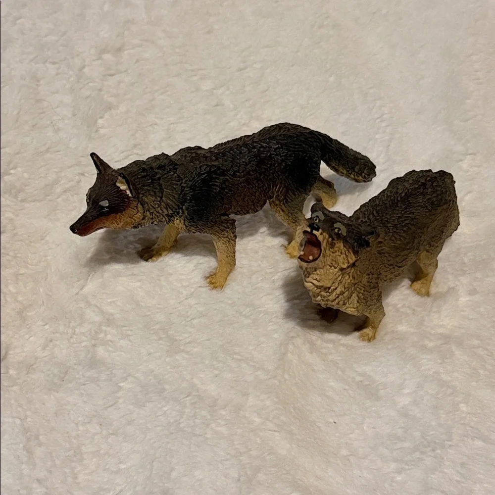 VTG 1990 Timber Wolf Safari LTD Hand Painted Howling Wolf & standing wolf